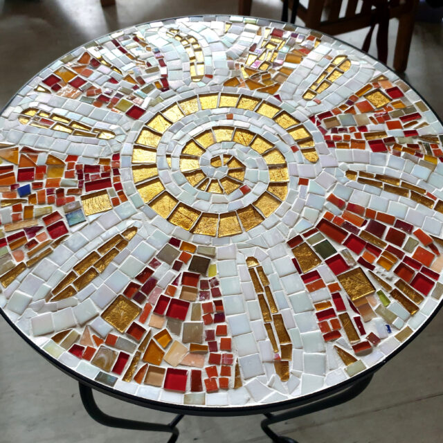 Mosaiktisch selbst gestaltet